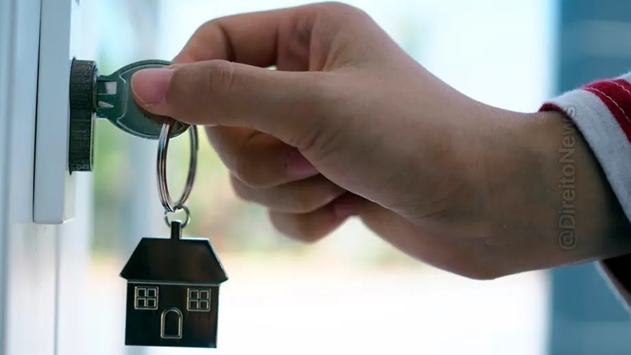 Proprietária que trancou imóvel e descartou bens de inquilino é condenada